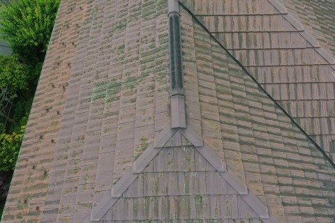 埼玉県日高市横手　K様邸で屋根の塗装と雨樋交換サムネイル